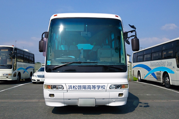 浜松啓陽高等学校様「バスマーキング」 製作・施工事例 フィルムの企画・デザイン・加工・施工。デコラテックジャパン(3M特約店)