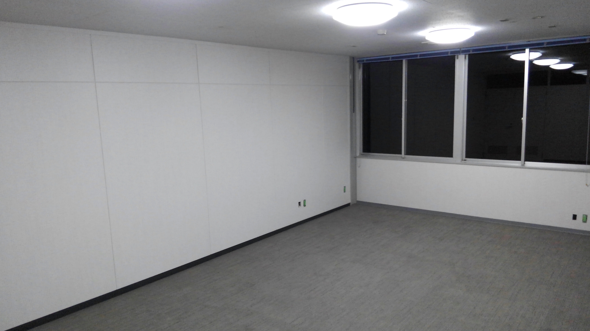 役員室室内1(壁面フィルム施工後)